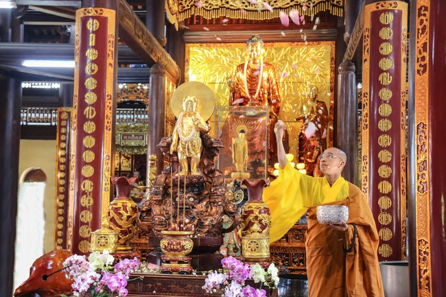Welcome the Buddha's Birthday Ceremony at Hoa Phuc Pagoda
